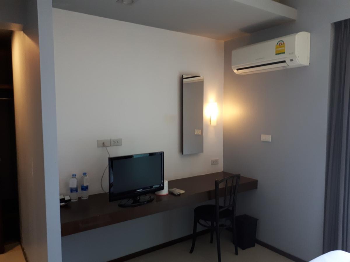 At One Inn Hualampong Bangkok Extérieur photo