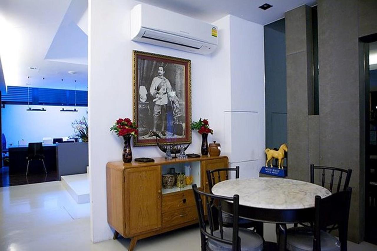 At One Inn Hualampong Bangkok Extérieur photo